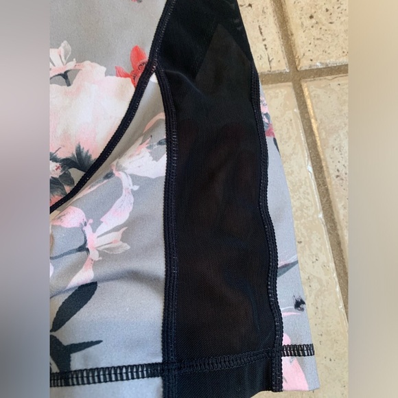 ACX Active Plus Size Floral Print Mesh Panel Capri Leggings Size 1X - Picture 7 of 8